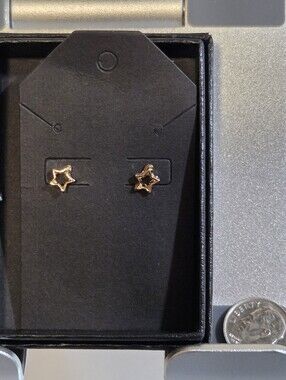 NWOT Fashion earrings Stars, Gold tone